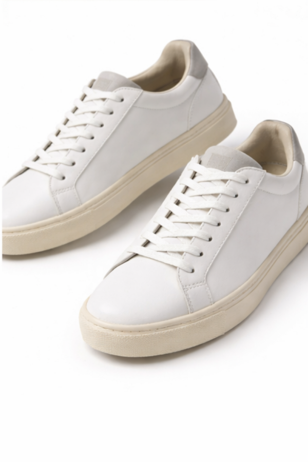 MINIMAL WHITE SNEAKERS